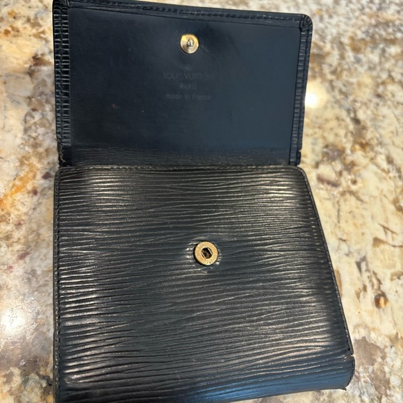 Louis Vuitton Epi Trifold Square Wallet Black Leather - Picture 2 of 16